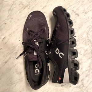 ON Cloud Size 9 Womens Running Shoes- Worn Once